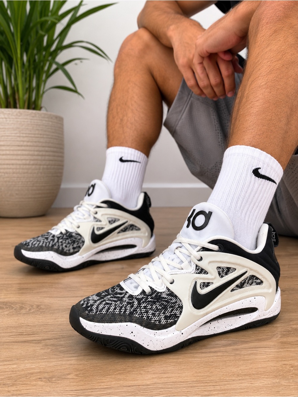 Nike KD Trey 5 X Basketball Shoes Black White Men’s Size 7.5 DO9826-100